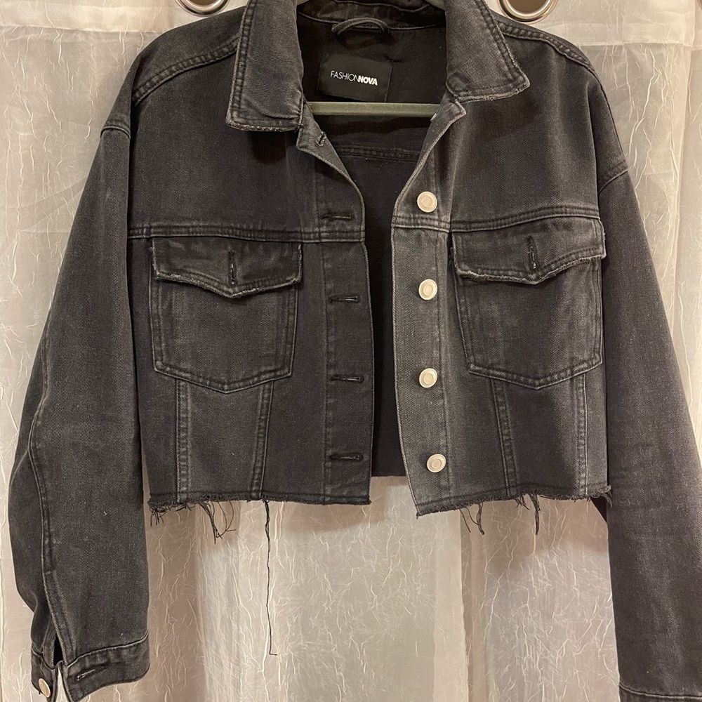 Fashion nova black cropped Jean jacket